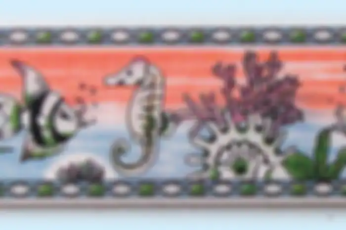 Keramik lis gambar hewan laut, cocok untuk diletakkan di kamar mandi.
