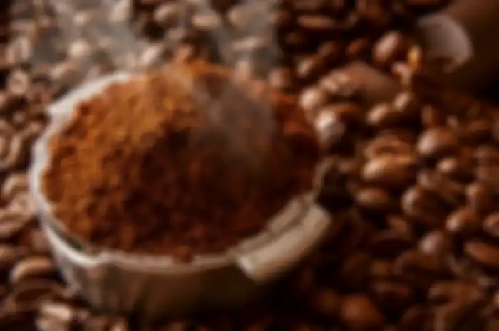 Siapa sangka kalau kopi sachet yang dijual murah di Indonesia, ternyata justru laris manis di luar negeri.