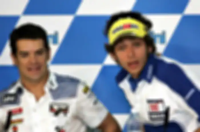 Mantan rivalnya, Carlos Checa saja senang kalau Valentino Rossi bisa jadi juara dunia MotoGP 2020.