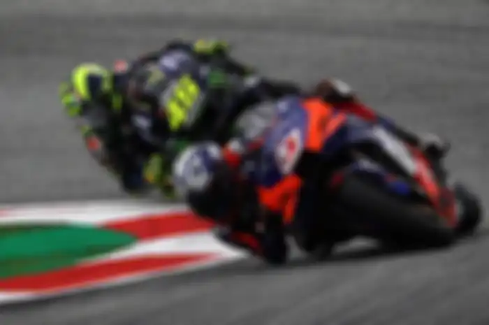Iker Lecuona ngebet banget bisa finis depan idoalnya Valentino Rossi di MotoGP Styria 2020, (23/8/2020). Faktanya Iker Lecuona harus tetap mengakui idolanya yang finis di depan Iker Lecuona