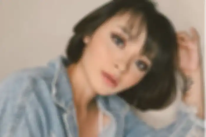 Selebgram Revina Vt kena semprot netizen karena pernyataannya di akun instagramnya soal cewek yang dia lihat saat ditempat gym dianggap sebagai polusi visual