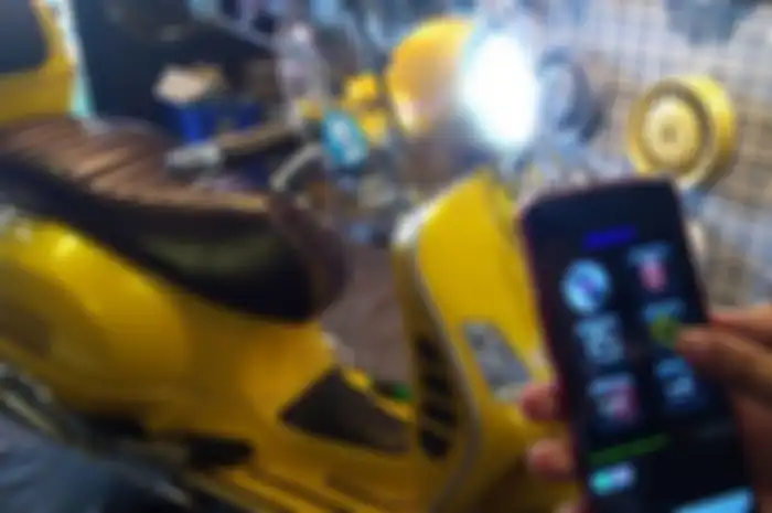 Canggih banget, pakai alat ini nyalain Vespa enggak perlu kunci