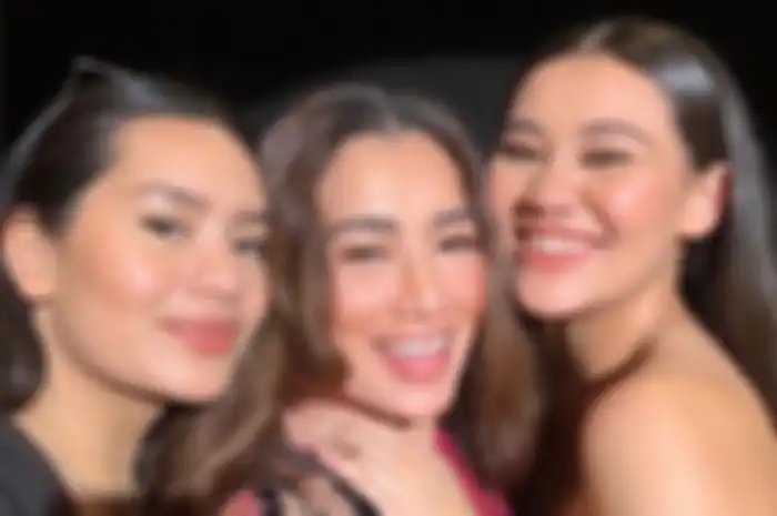 Reza Artamevia bersama 2 anaknya, Zahwa dan Aaliyah