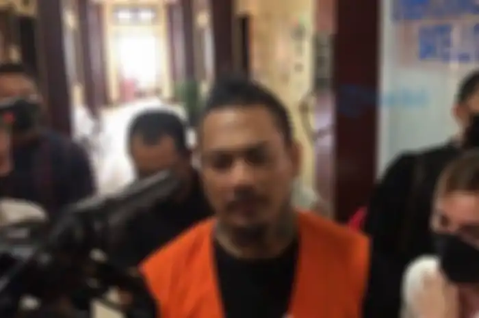Jerinx saat keluar dari ruang sidang kantor Ditreskrimsus Polda Bali, Kamis (10/9/2020) 