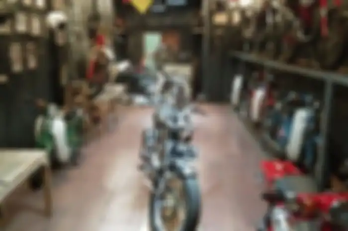 Mau restorasi, custom, cari sparepart atau beli motor klasik, ke Loak Garage Trash Enthusiast