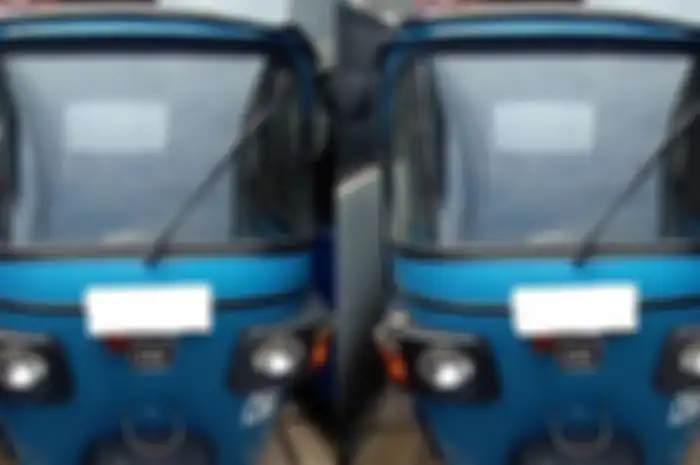 Dijual lebih murah dari Yamaha NMAX, muat banyak gak kehujanan cocok untuk usaha, serta bisa pakai bensin dan gas, Bajaj RE dan TVS King.