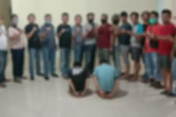 Seorang polisi gadungan berhasil diamankan aparat gabungan dari Polda Yogya dan Polres Lampung Utara karena telah membawa kabur uang senilai Rp 300 juta milik pegawai negeri sipil (PNS) di Polda DIY