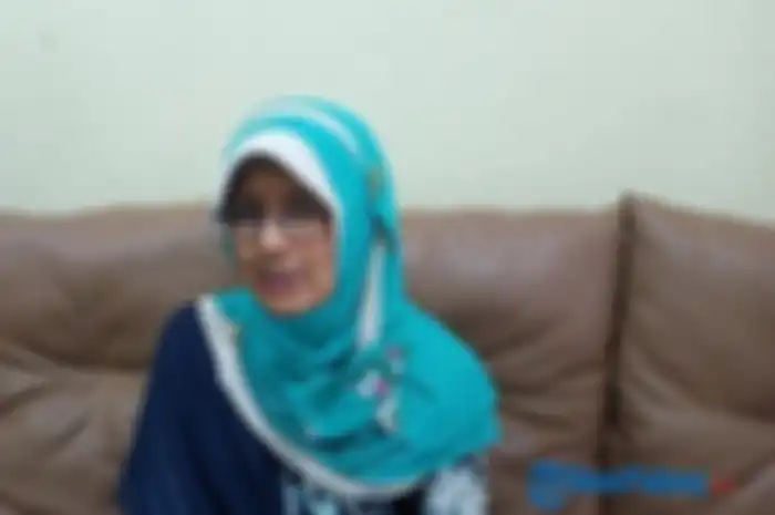 Guru Matematika SMPN 7 Padang, Rika Susi Waty yang video call dengan Presiden Joko Widodo saat ditemui di rumahnya, Sabtu (12/9/2020). 