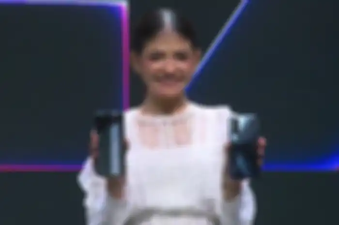 Sara Fajira dengan realme 7 dan 7i.