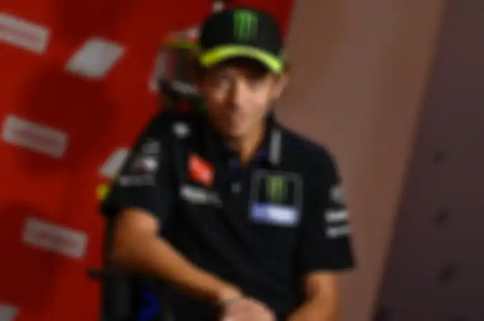 Valentino Rossi gak podium di MotoGP San Marino, (13/9/2020) protes gara-gara total putarannya lebih 1 lap. Kalau tidak Valentino Rossi tidak finis di posisi 4