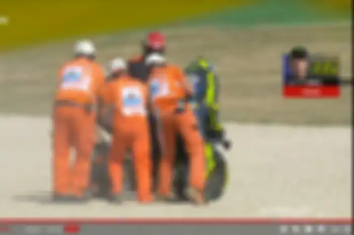 Valentino Rossi terjatuh di Lap kedua