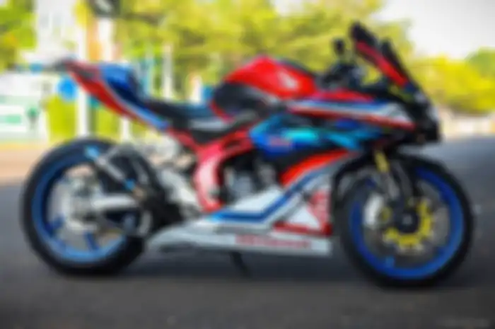 Modifikasi Honda CBR250RR asal Bekasi, lumayan mewah bertabur part motor gede.