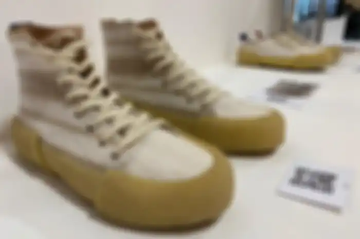 Desain sepatu 'Pijakbumi'