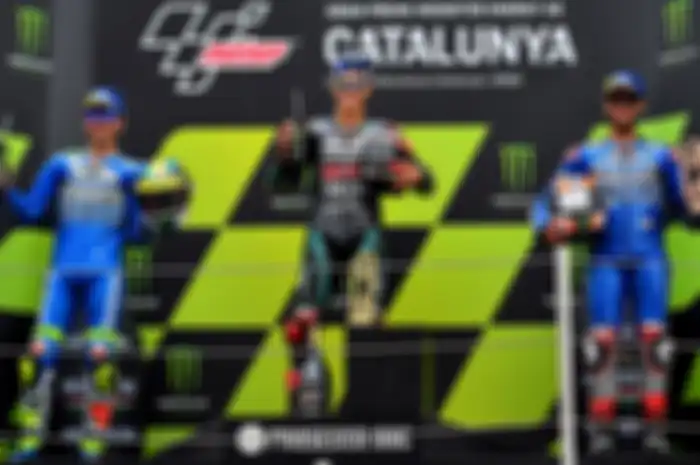 Fakta heboh Suzuki podium di MotoGP Catalunya, Joan Mir (kiri) dan Alex Rins (kanan) berhasil podium 2 dan 3 di belakang Fabio Quartararo (tengah)