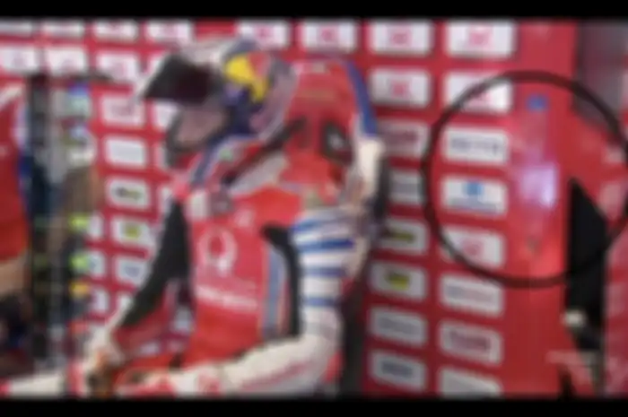 Pembalap tim Pramac Ducati, Jack Miller akan melelang tear off milik Fabio Quartararo yang menyumbat di filter udara Desmosedicinya.