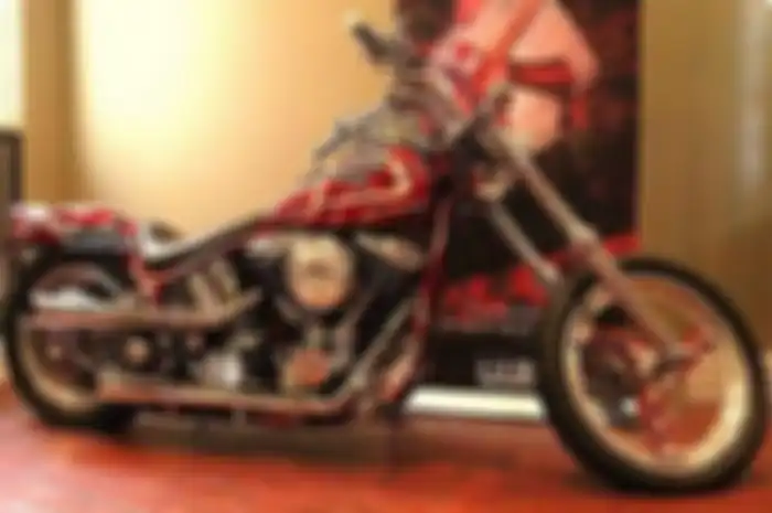 Harley-Davidson Softail tahun 1991 custom punya desain sama dengan gitar mendiang Eddie Van Halen