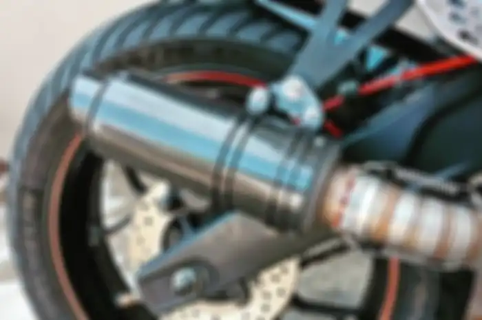 Silencer karbon di Yamaha R25