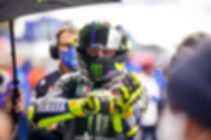 Ramai soal Valentino Rossi positif Covid-19, bos Dorna kasih komentar begini.