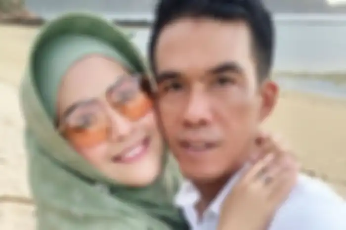 Meggy Wulandari dan suami barunya.