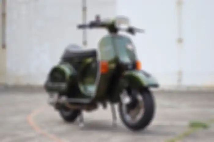Vespa Exclusive 2 menolak pelan, tampang racing banyak part hedon