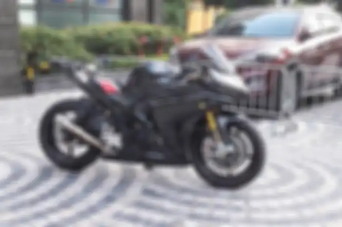 Saudara Yamaha R25 ini garang banget berkat kebanjiran part hedon ini.