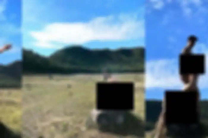 Dua orang pria berpose telanjang di alun-alun Suryakancana Taman Nasional Gunung Gede Pangrango (TNGGP), Jawa Barat.
