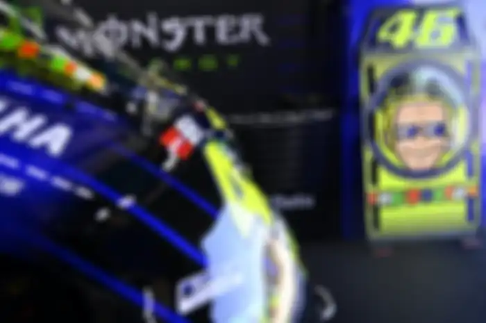 Aneh, MotoGP gak ada Valentino Rossi. Kondisi terakhir Valentino Rossi terinfeksi Covid-19 sudah mulai membaik dan disebut-sebut bisa ngegas lagi di MotoGP Eropa November nanti
