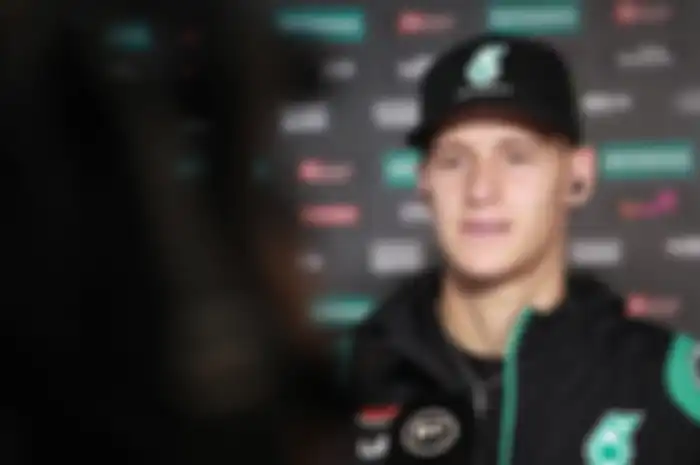 Gak nyangka, pembalap Petronas Yamaha SRT Fabio Quartararo halalkan segala cara biar juara MotoGP Teruel 2020 akhir pekan ini, seperti menguntit atau membuntuti pembalap lain