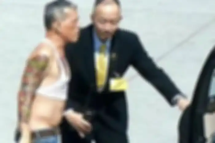 Raja Thailand, Maha Vajiralongkorn saat memakai tank top 