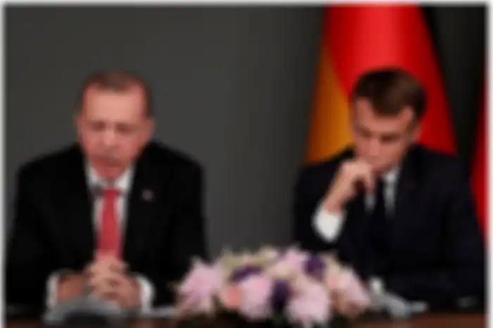 Presiden Turki Recep Tayyip Erdogan bersama Presiden Perancis Emmanuel Macron