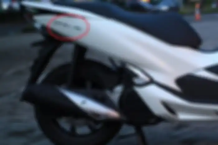 Mau Lepas Emblem Timbul di Motor? Gampang Cuma Modal Rp 2 Ribu