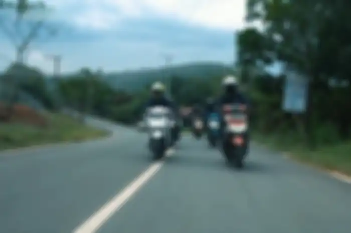 Ilutrasi Touring Bareng saat Libur Desember