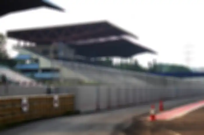 Put lane dan Pit Wall pun dengan warna baru