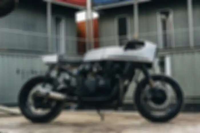 Yamaha Fazer 600 cafe racer, body kotak-kotak inspirasinya dari game Roblox