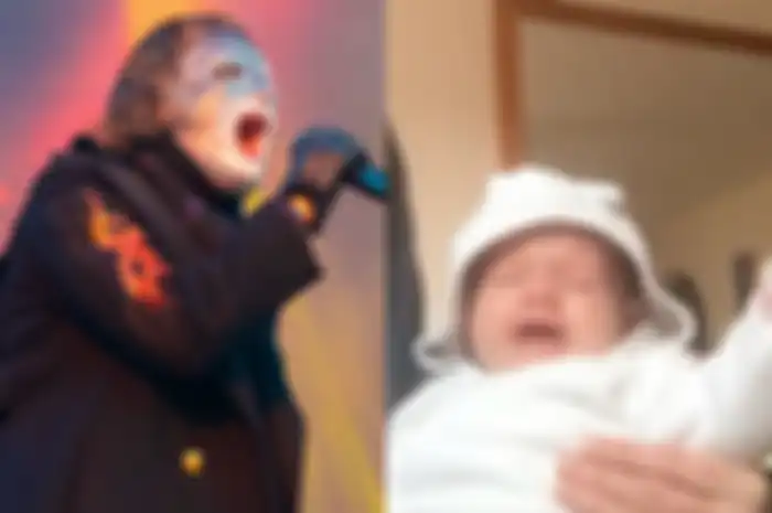 Ilustrasi bayi dengerin lagu Slipknot