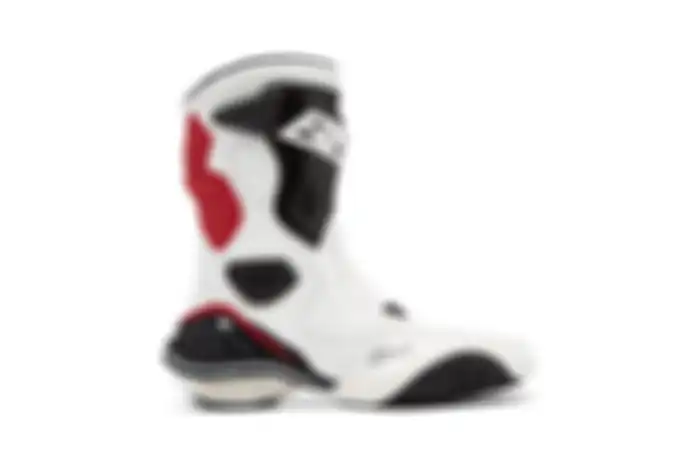 Gokil! Balenciaga rilis sepatu cross, harganya lebih mahal dari motor matic Honda BeAT