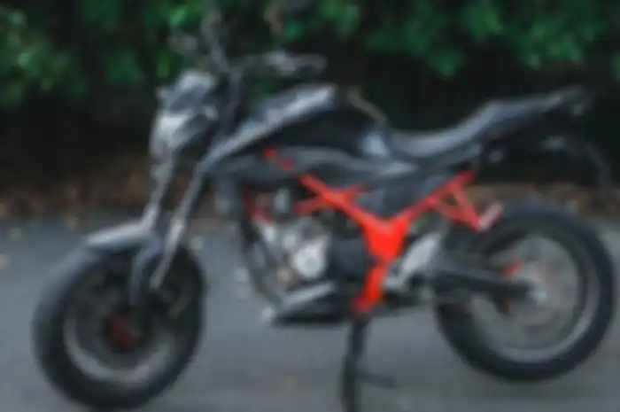 Honda CB150R Streetfire fokus rombak di area kaki-kaki, tampil gambot ala 'sumo'.