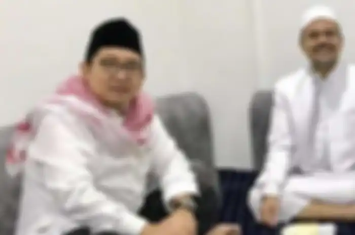 Fadli Zon perang twit dengan Mahfud MD terkait dengan kepulangan Habib Rizieq. 
