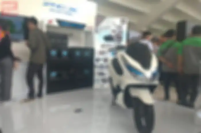 Harga Honda PCX Electric setara mobil baru, pajaknya mirip-mirip DP motor baru.