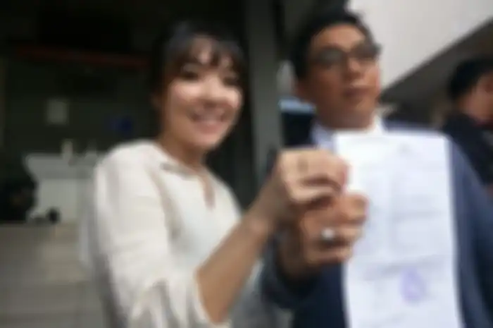 Gisella Anastasia dan kuasa hukumnya Sandy Arifin saat ditemui di Polda Metro Jaya, Senayan, Jakarta Selatan, Jumat (25/10/2019).