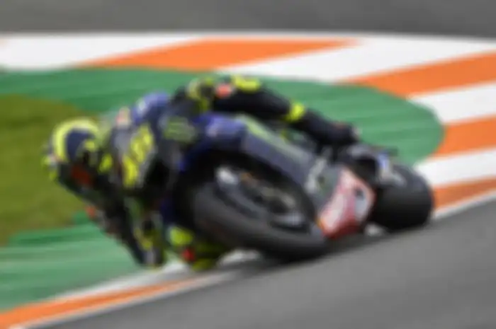 Gawat Valentino Rossi terpuruk di latihan resmi Jumat MotoGP Valencia 2020, terancam gak lolos langsung ke babak kualifikas 2 (Q2) nih!