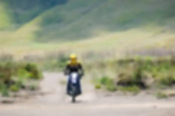Ilustrasi motor trail di Bromo