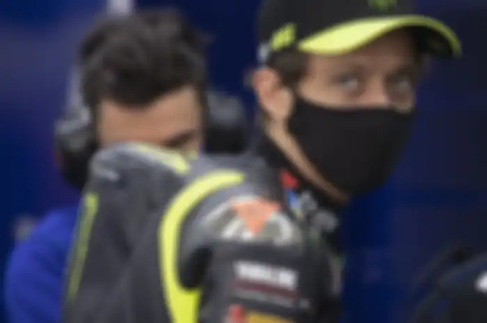Start dari posisi ke-16 di MotoGP Valencia 2020, Valentino Rossi geram: Saya tidak tahu apa Yamaha mendengarkan saya.