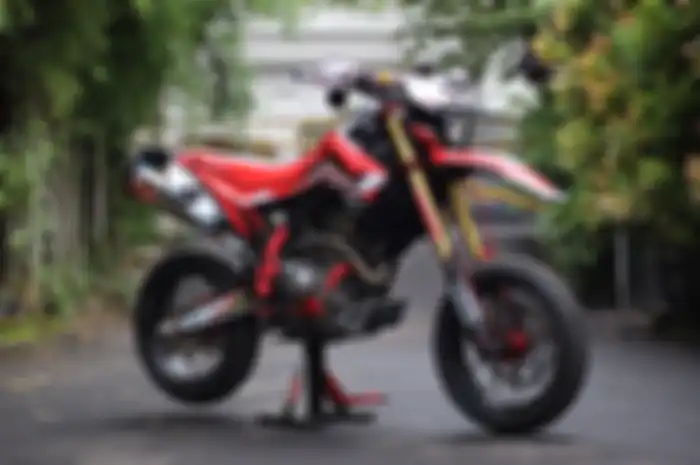 Modifikasi Honda CRF250 Rally, pilih gaya supermoto, berbodi CRF250L.
