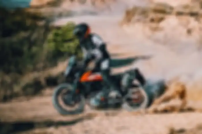 Ilustrasi. KTM 250 Adventure meluncur di Malaysia.