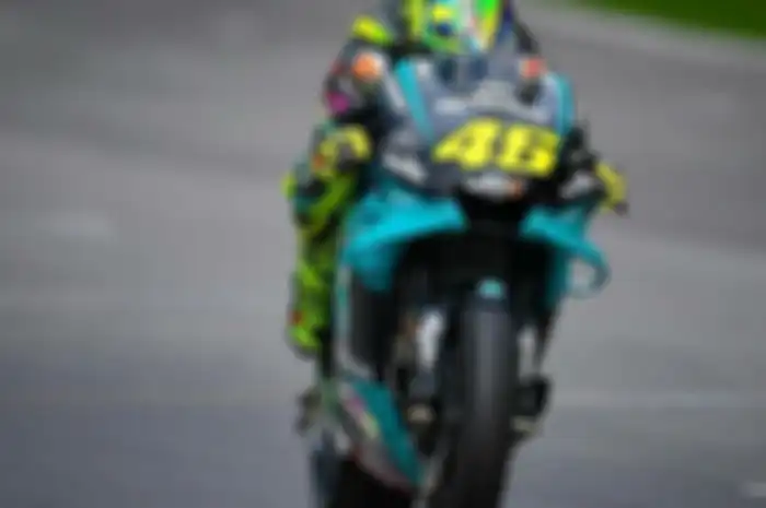 Ilustrasi. Valentino Rossi bocorin enaknya jadi pembalap satelit, sampai dibandingin sama pabrikan segala.