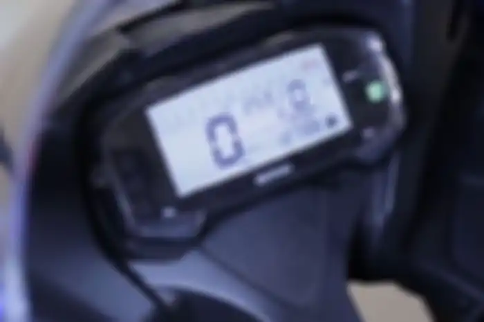 Ternyata gampang bro, cuma begini seting jam di panel instrumen Suzuki GSX-R150.