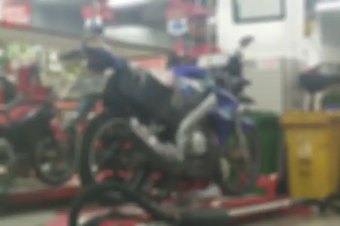 Ilustrasi servis motor Yamaha. 