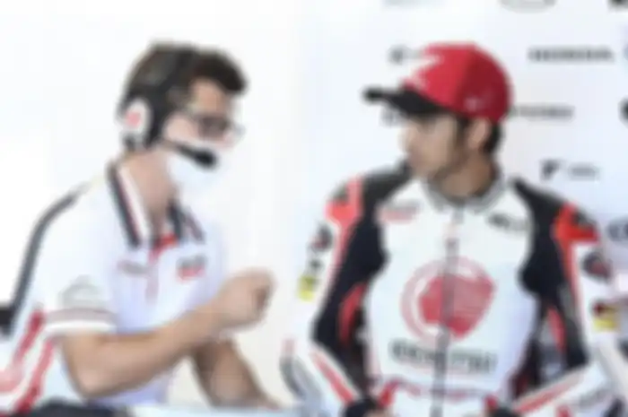 Pembalap Indonesia Andi Farid Izdihar tetap tampil di MotoGP 2021, meski naik motor Moto3 dan nomor start bukan angka 27 lagi