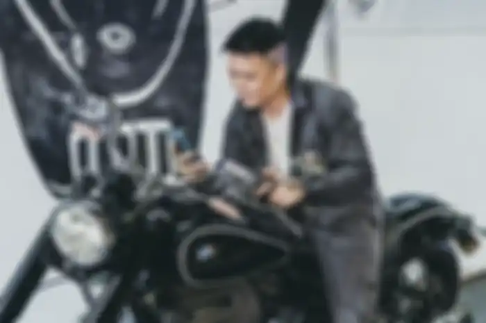 Mantap! Ariel Noah jadi orang pertama tebus BMW R18, touring kalimantan langsung jadi tujuan.        